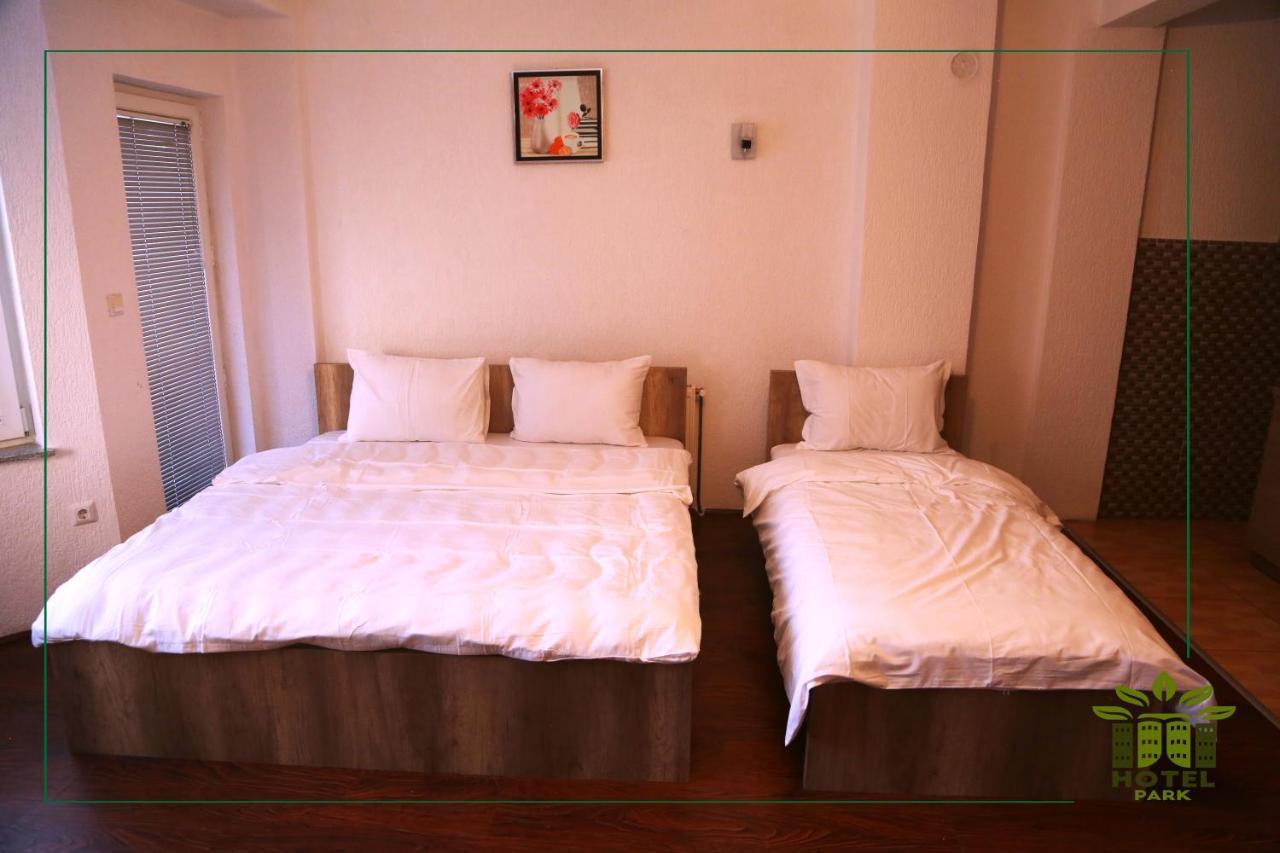 Hotel Park Пристина Екстериор снимка