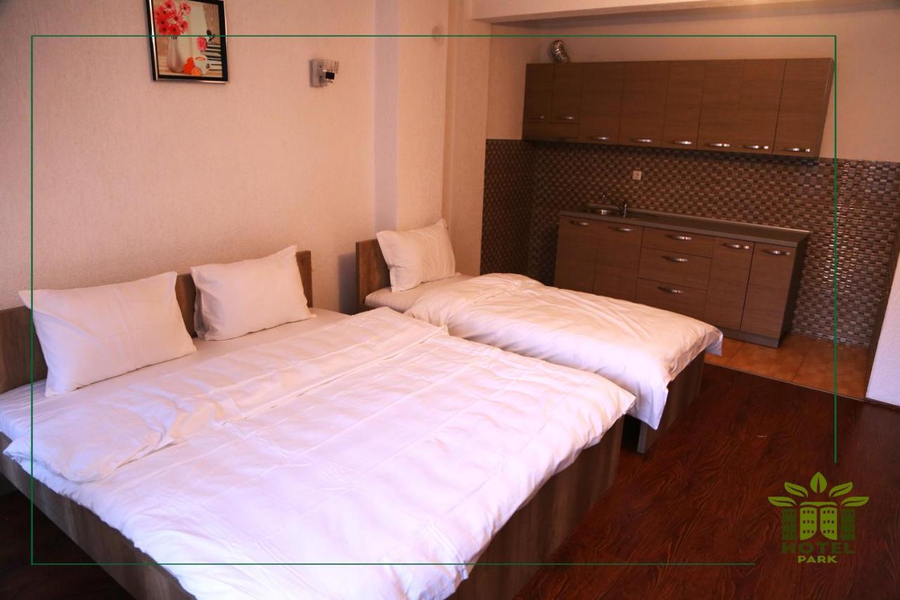 Hotel Park Пристина Екстериор снимка