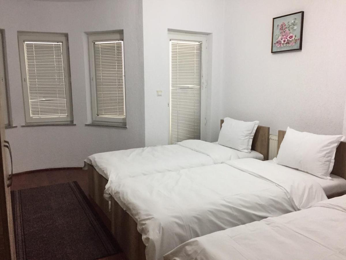 Hotel Park Пристина Екстериор снимка