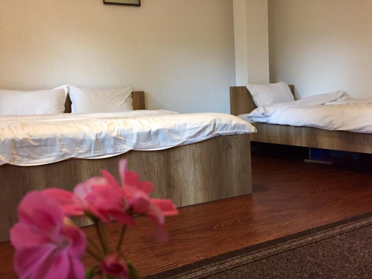 Hotel Park Пристина Екстериор снимка