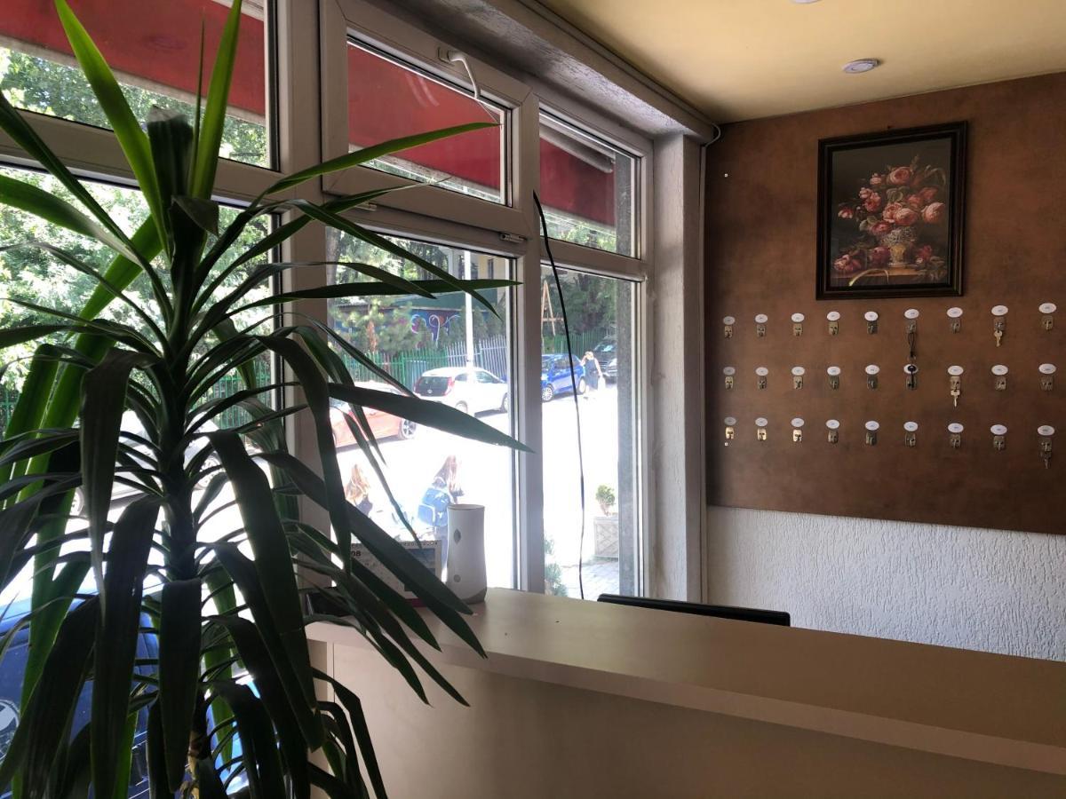 Hotel Park Пристина Екстериор снимка