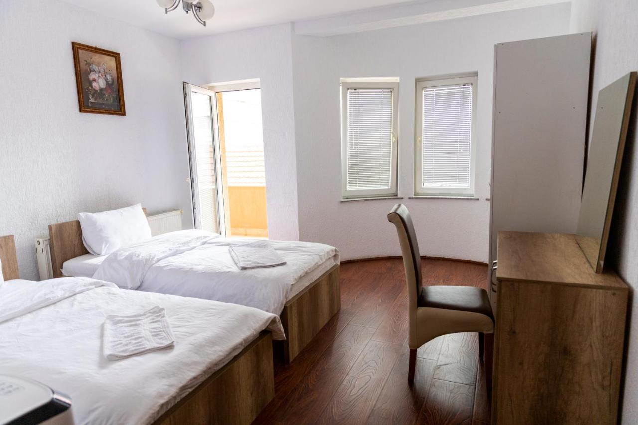 Hotel Park Пристина Екстериор снимка