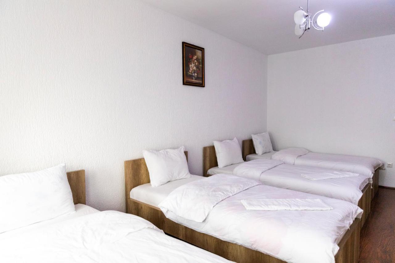 Hotel Park Пристина Екстериор снимка