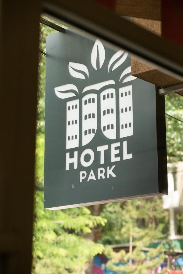 Hotel Park Пристина Екстериор снимка